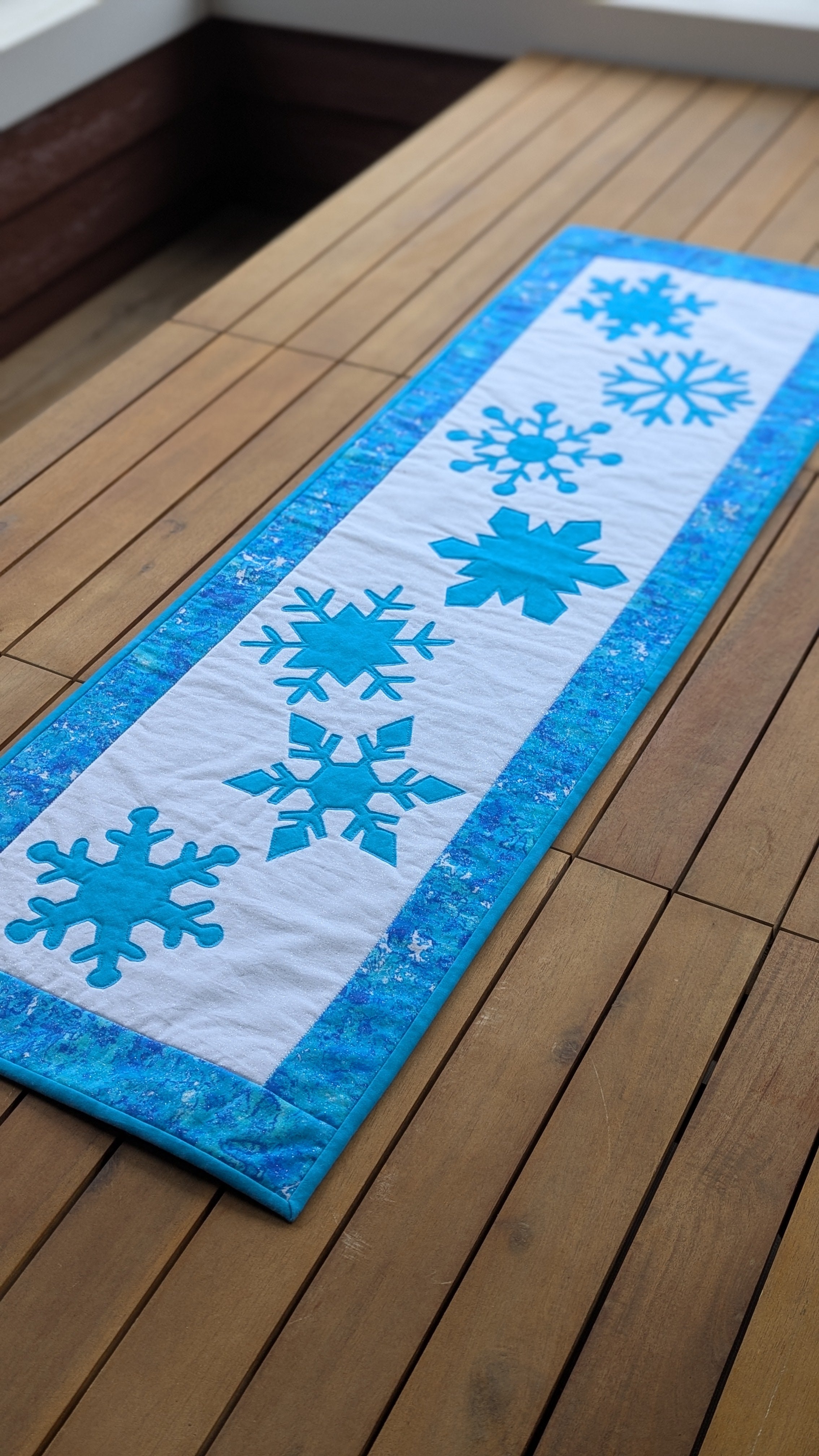Snowflakes - Quilted Table Runner Pattern
