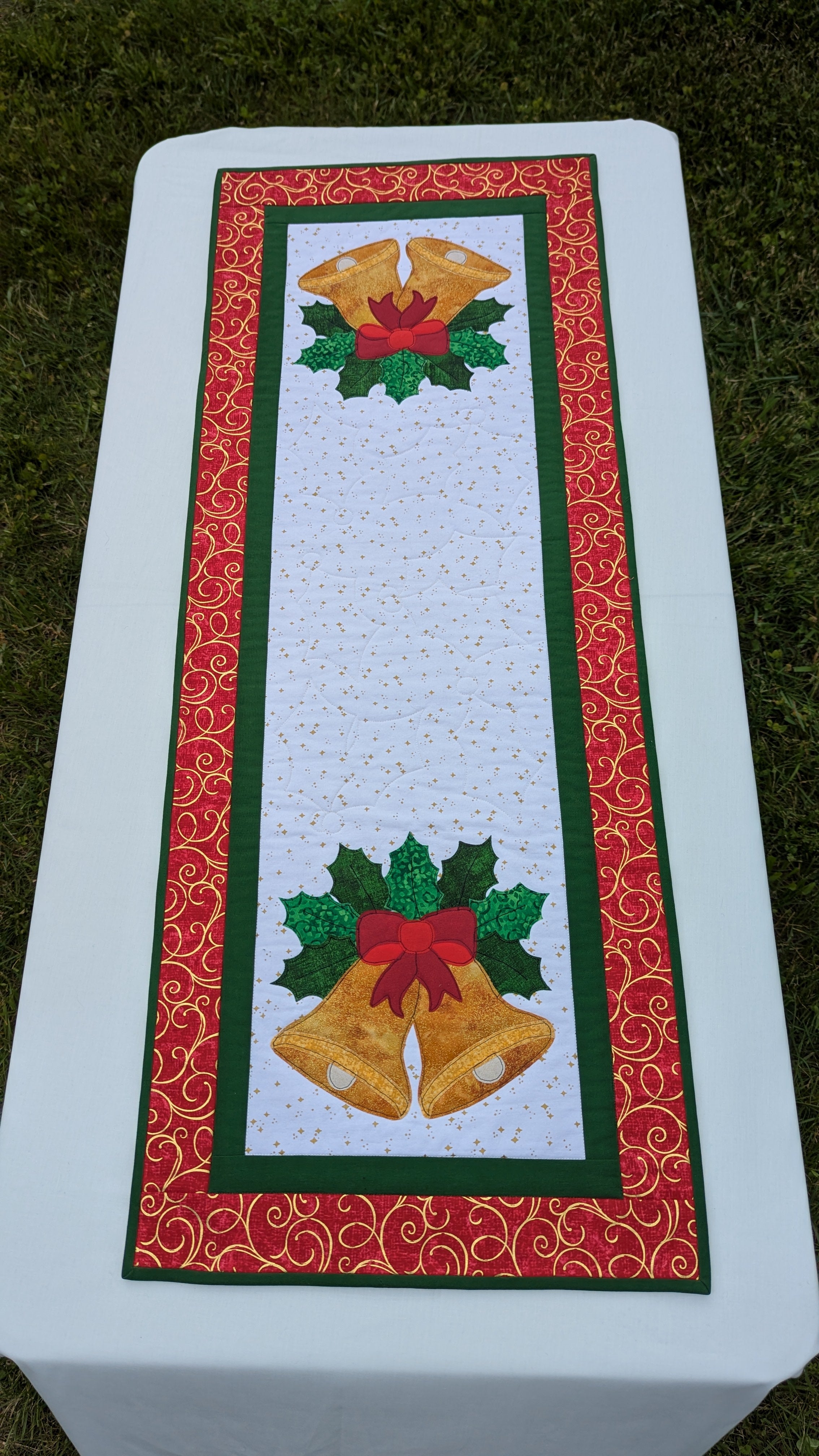 Christmas Bells - Quilted Table Runner Pattern