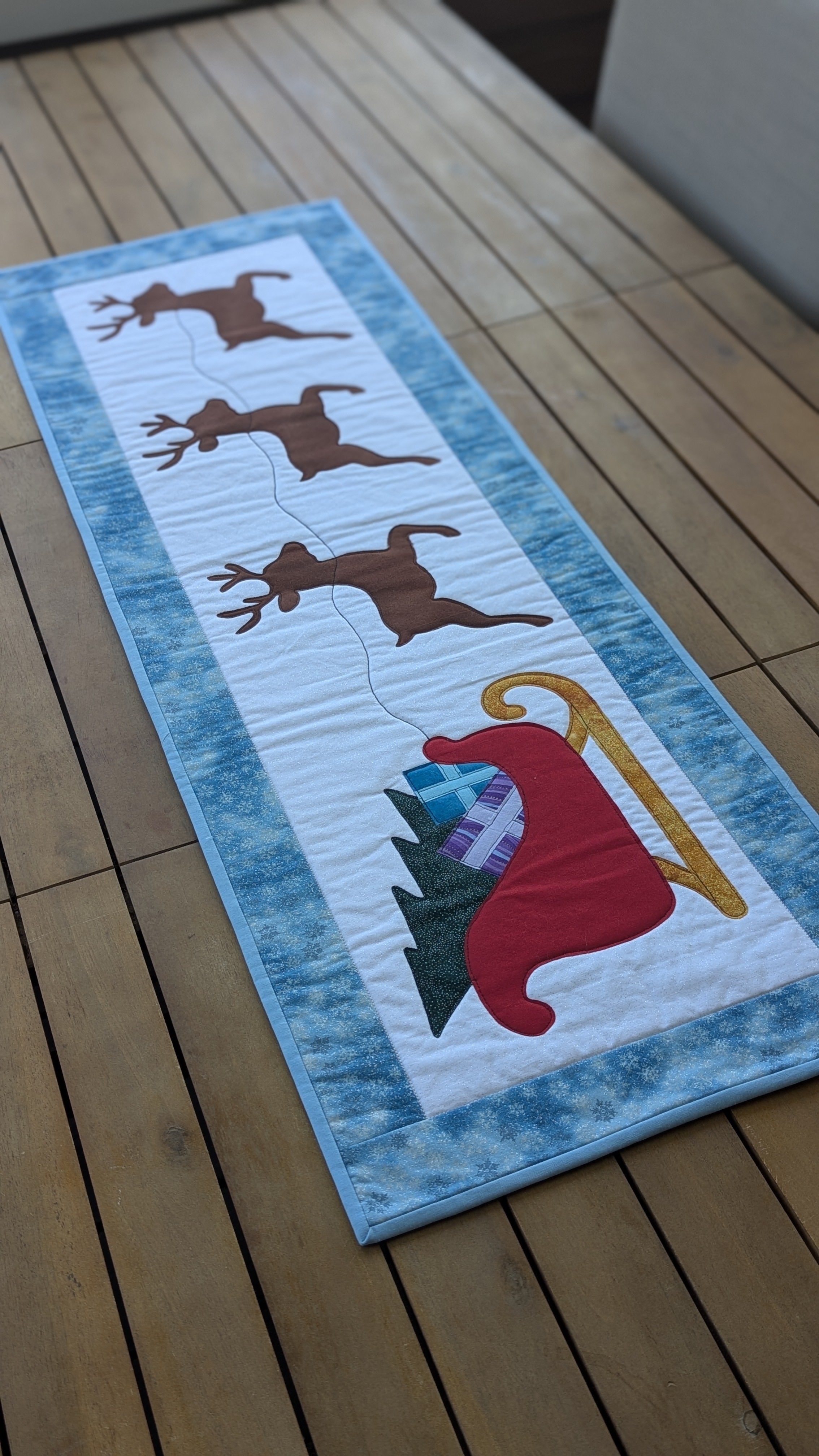 Santa's Sleigh - Quilted Table Runner Pattern
