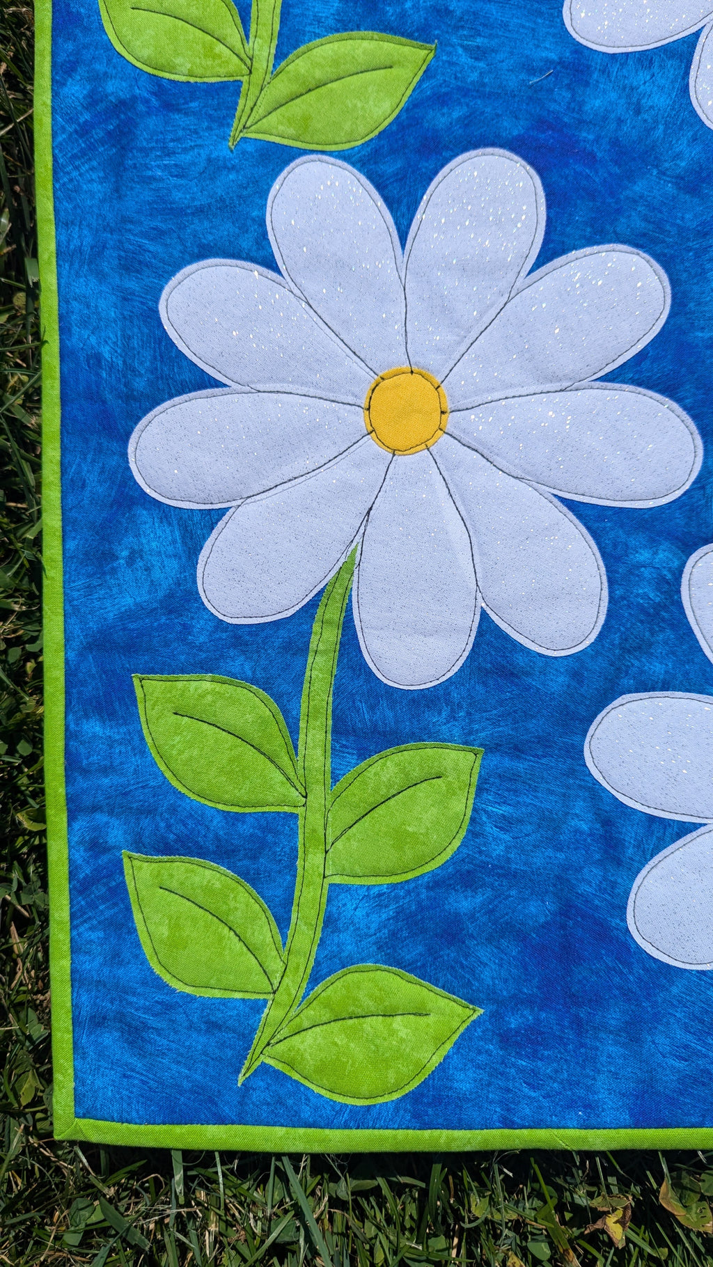Daisy Flowers - Quilted Table Runner Pattern