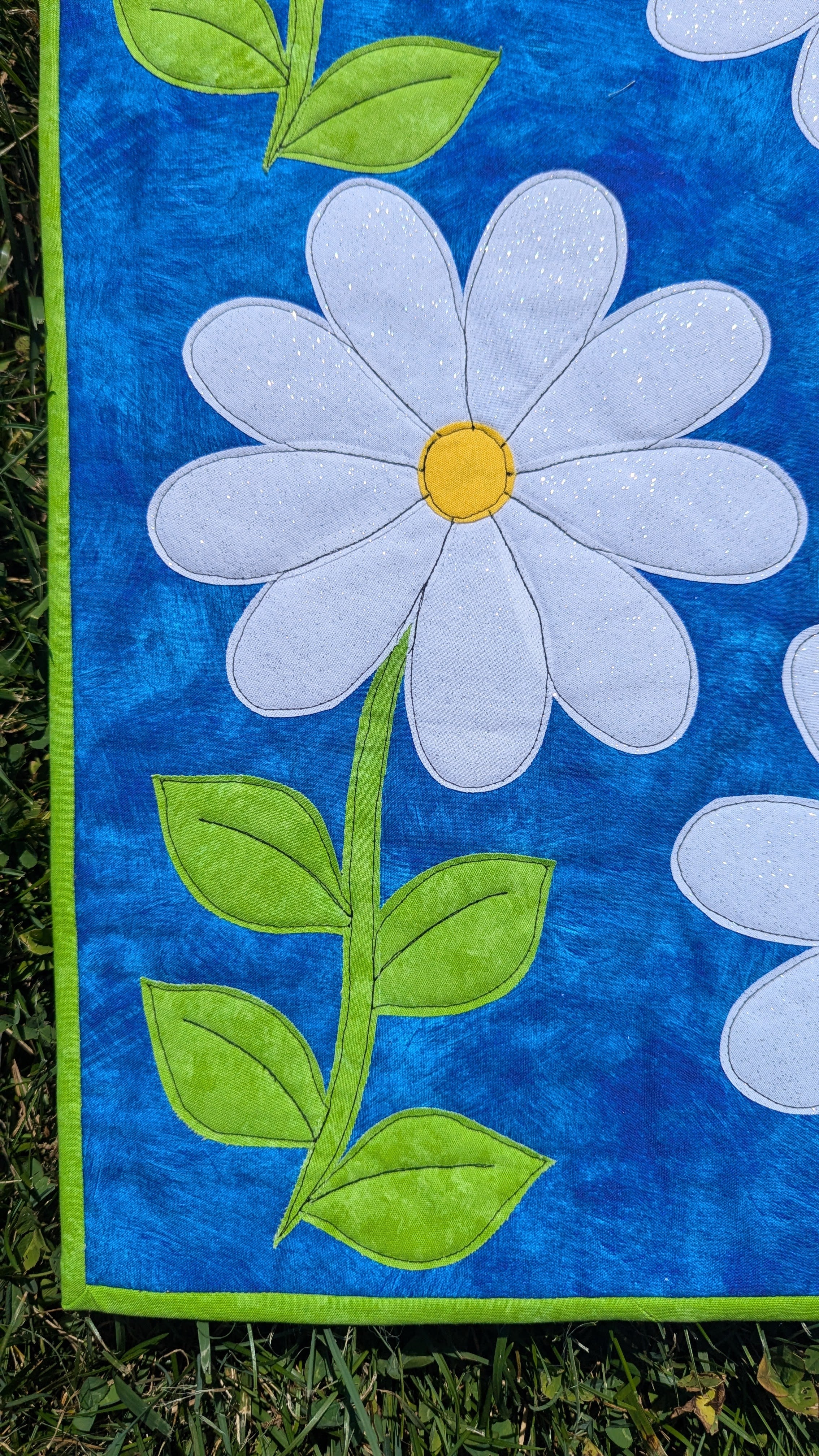 Daisy Flowers - Quilted Table Runner Pattern