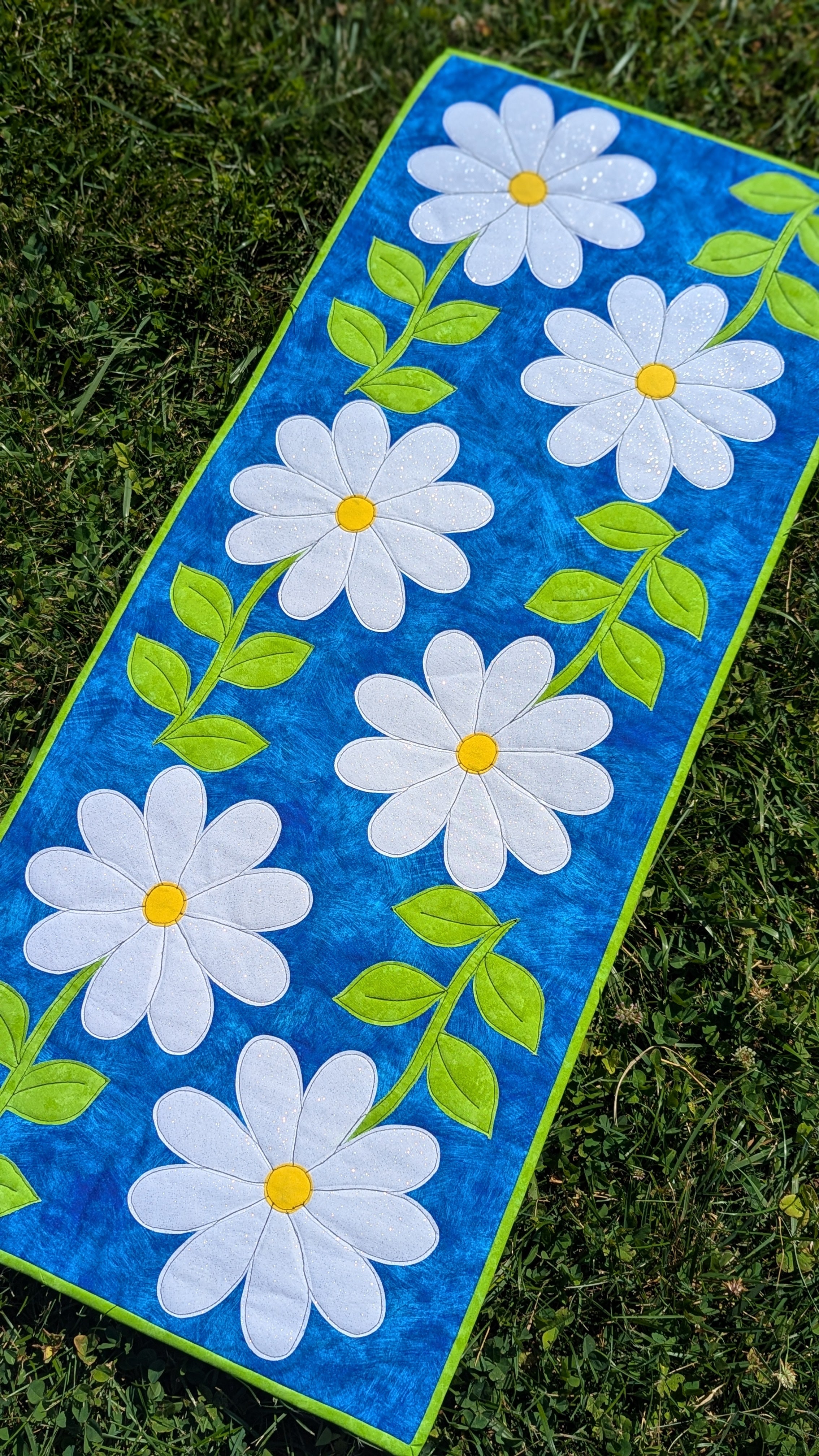 Daisy Flowers - Quilted Table Runner Pattern