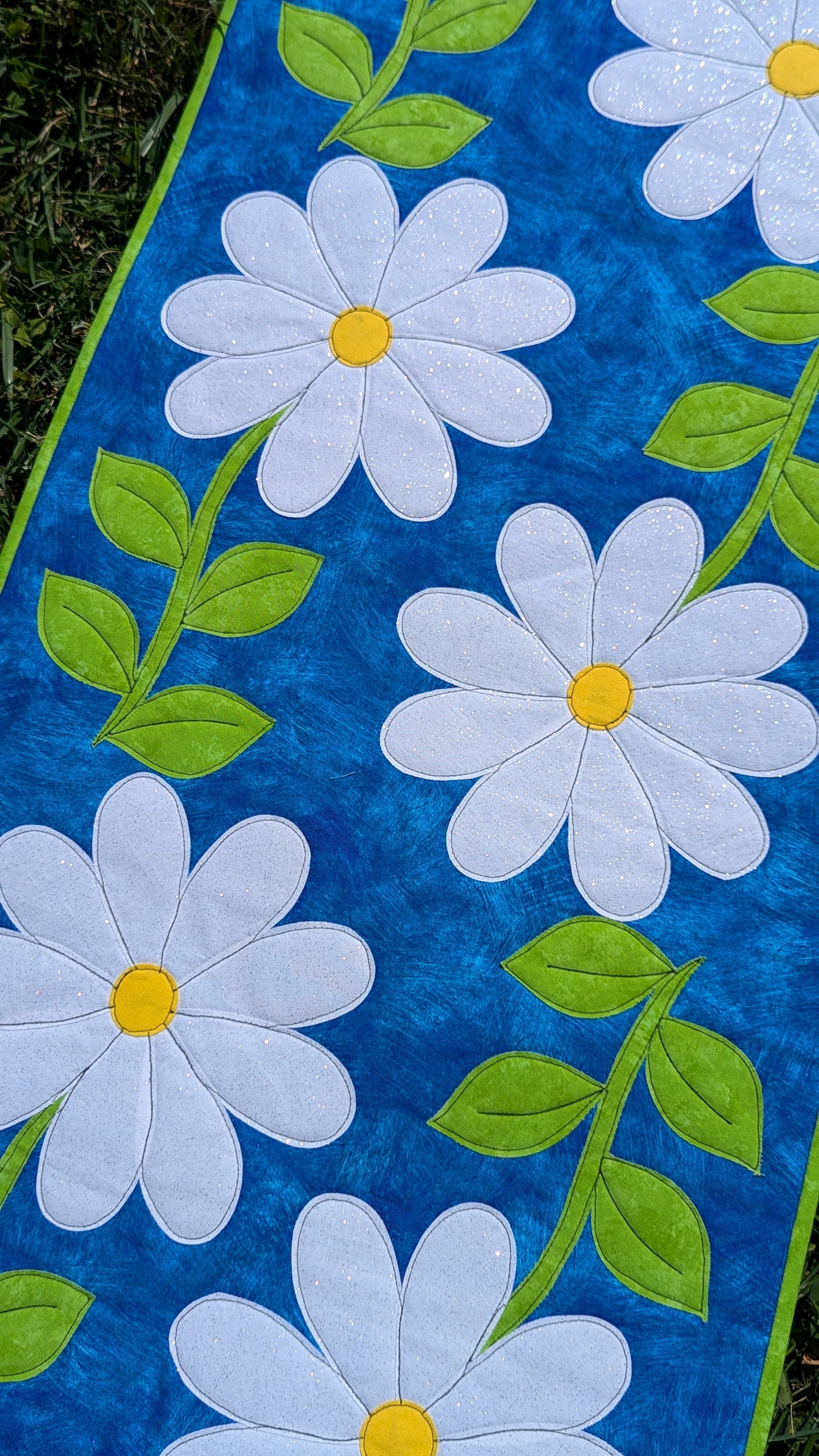 Daisy Flowers - Quilted Table Runner Pattern
